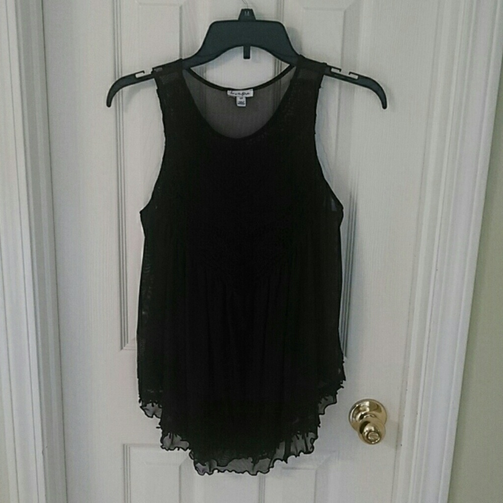 Gorgeous Flowy Black Tank💕